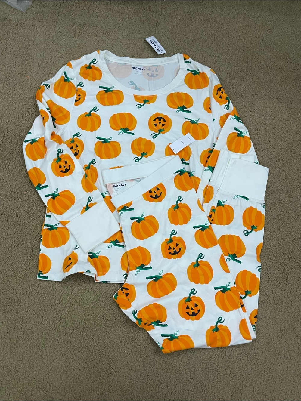 Old Navy petite women’s white Pumpkin Print Pajama Set